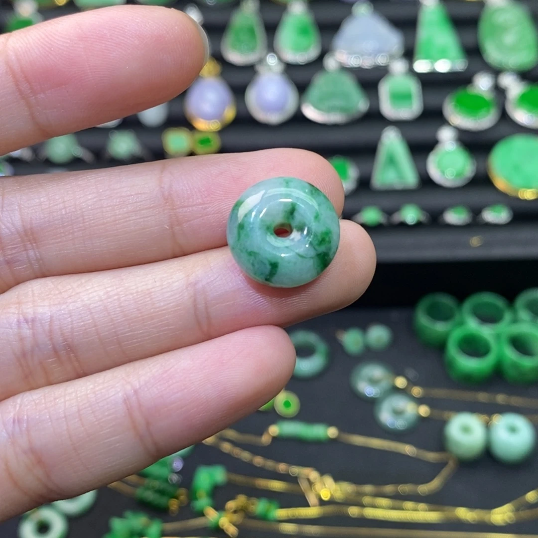 翡翠未镶嵌颈饰有纹裂
