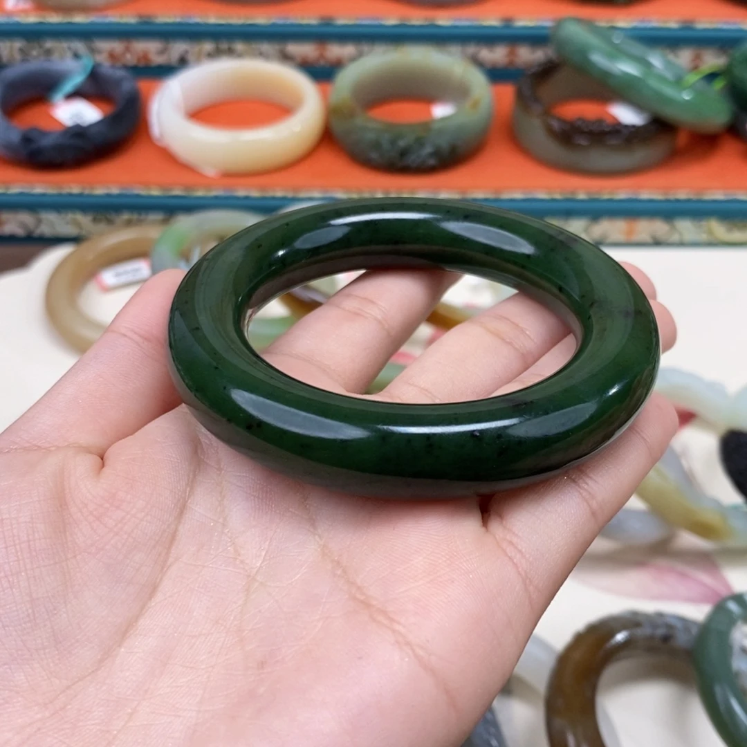 筱***和田玉未镶嵌手镯