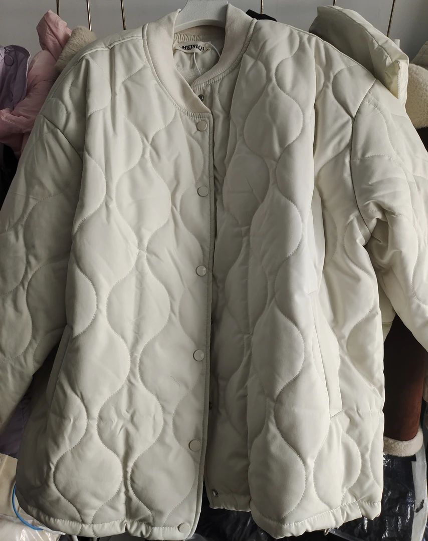 新款棉服加绒加厚保暖737款上衣，休闲款的均码100斤~158斤左右。