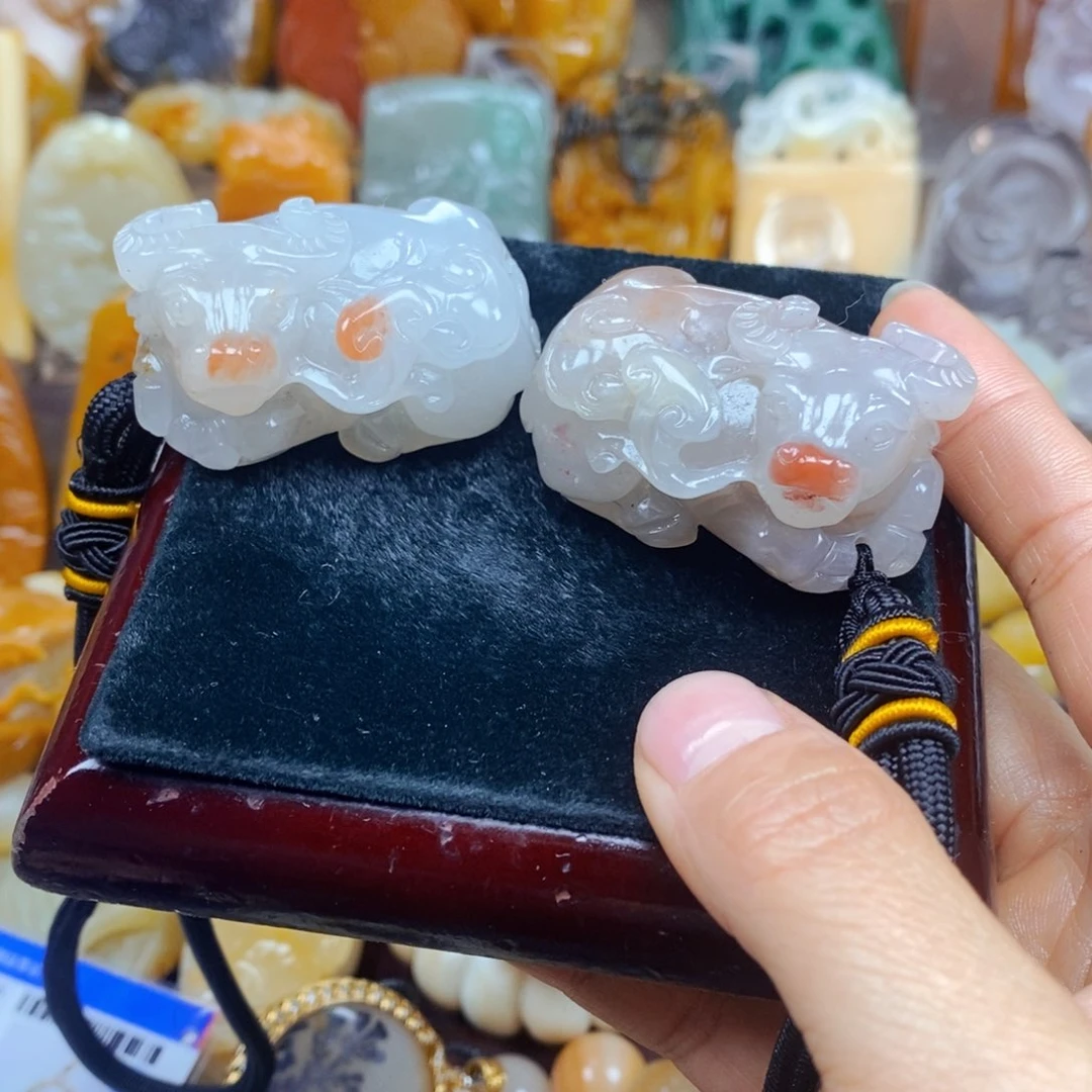 石英质玉（黄龙玉）未镶嵌颈饰