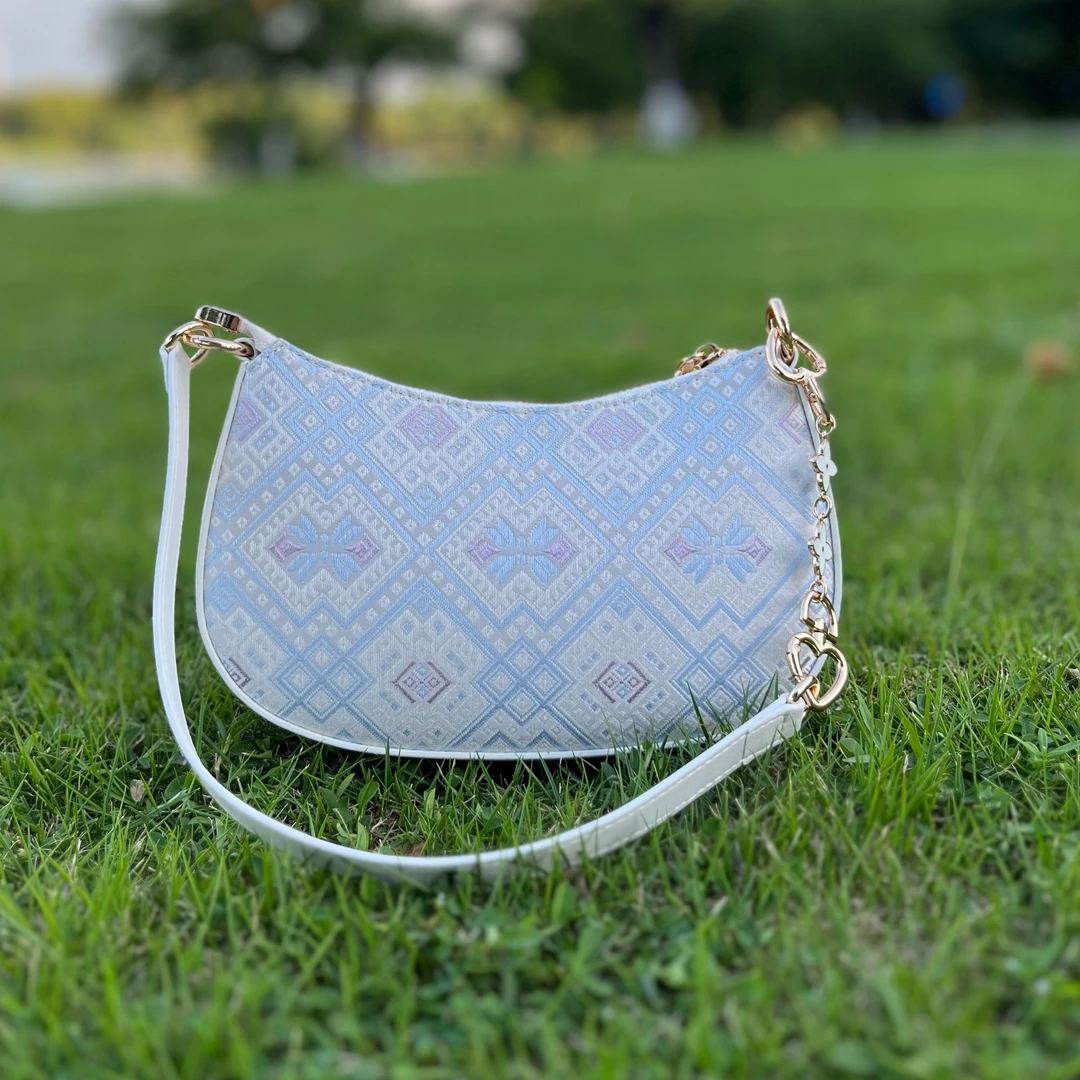 【顺丰包邮】银白蝴蝶纹腋下小众百搭学生包斜挎单肩女士壮锦休闲