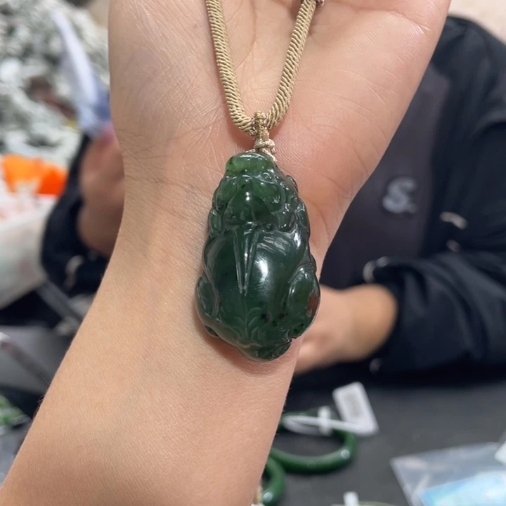 和田玉未镶嵌颈饰貔貅