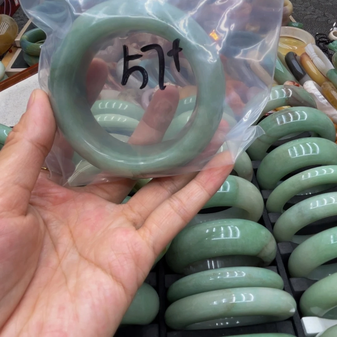 吃***豆未镶嵌圈口齐全石英质玉