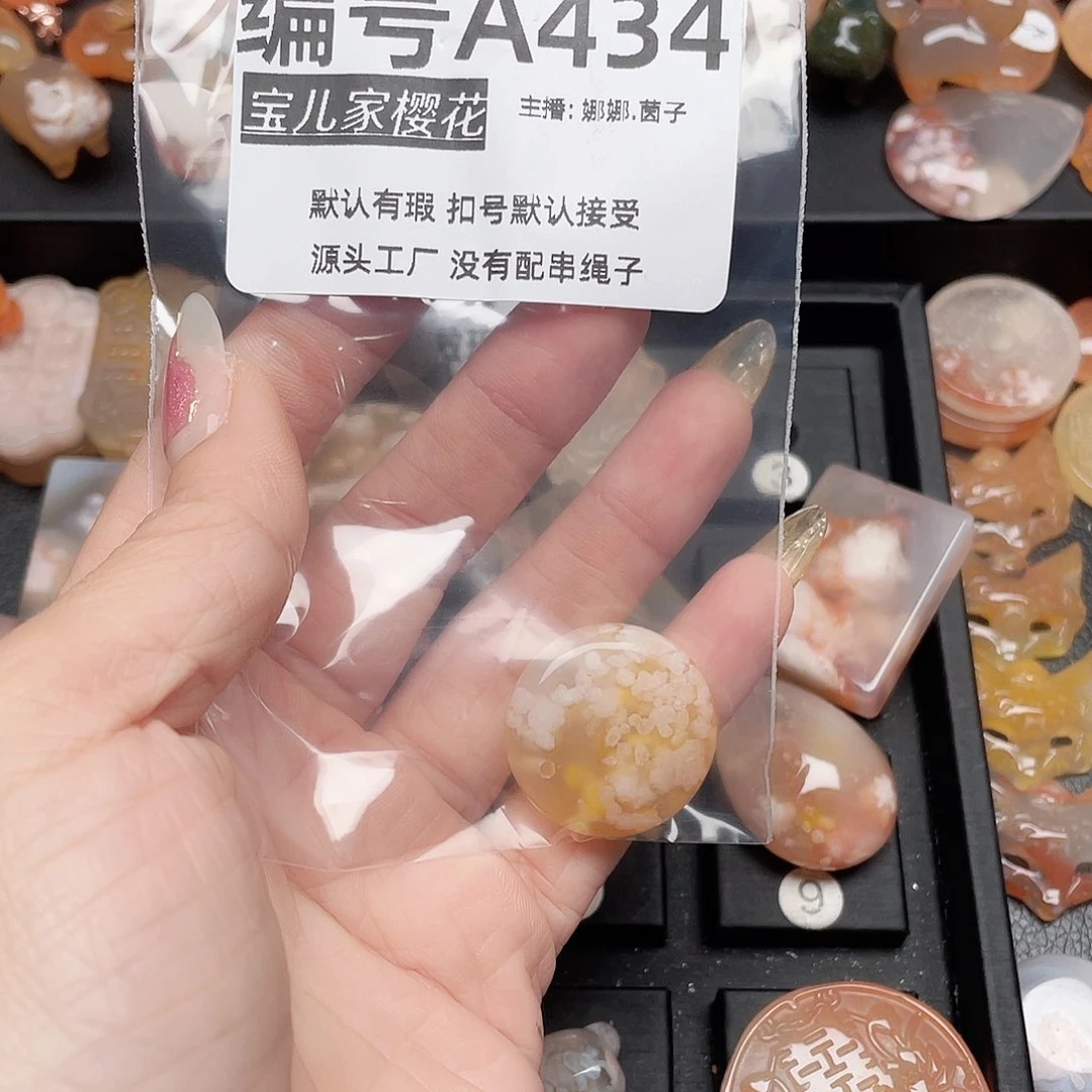 玛瑙/玉髓颈饰银S925镀金镶嵌角**妹