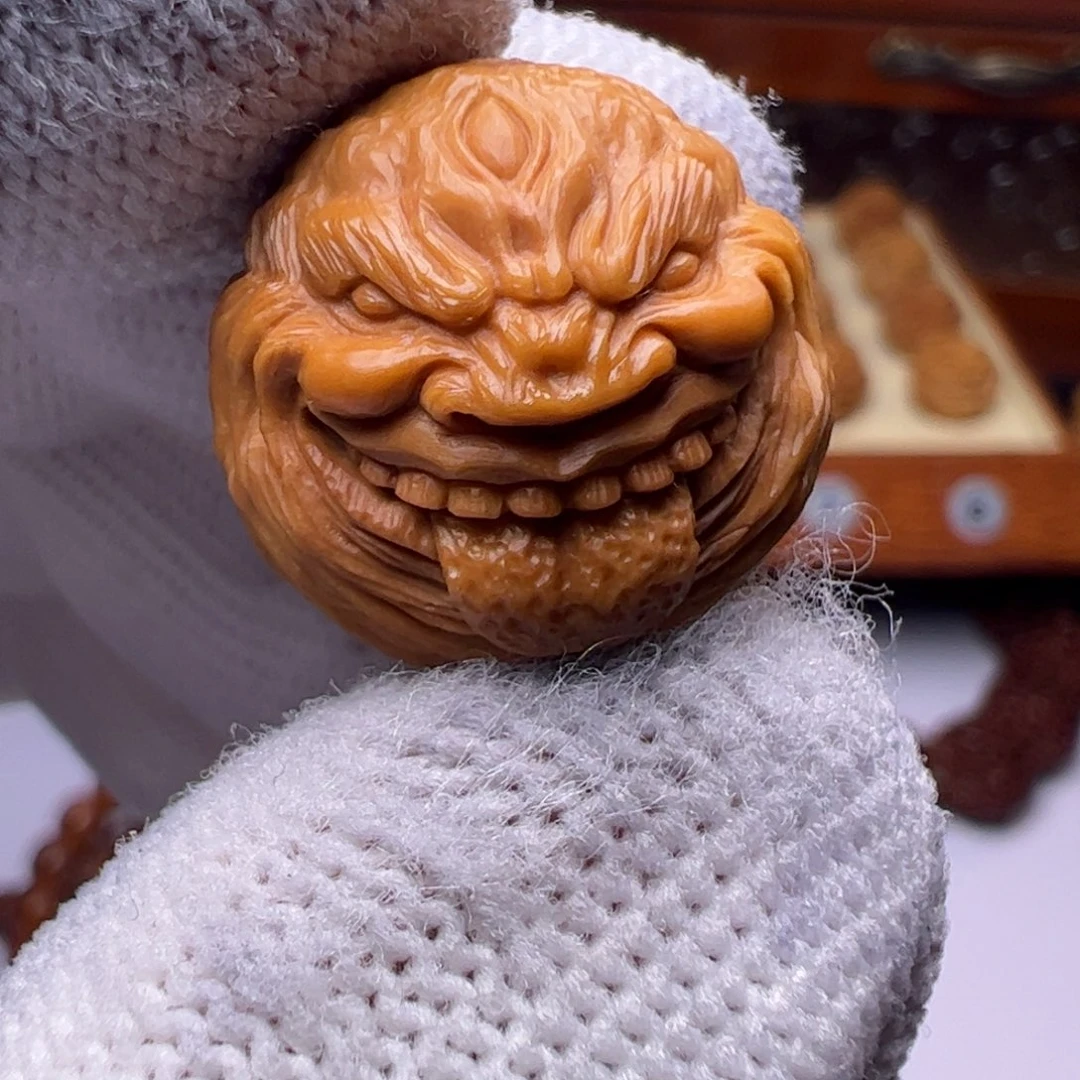 猴头核桃把件精修舔僧18