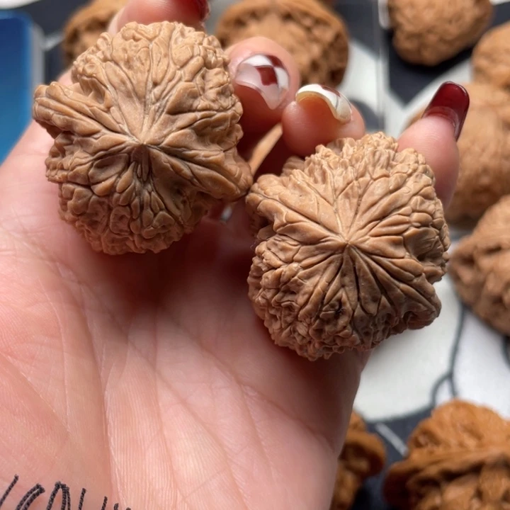 文玩核桃把件暴雪