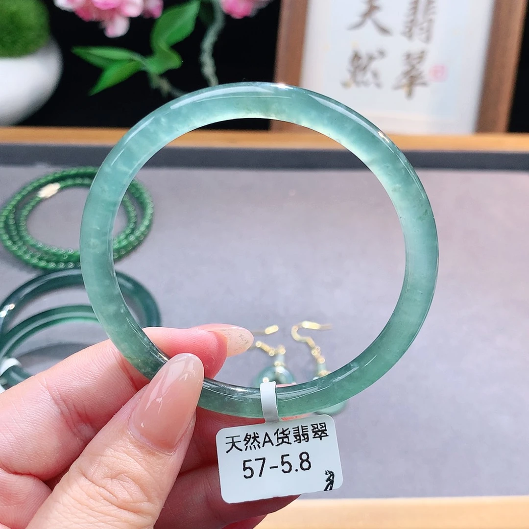 未镶嵌手镯（圆镯）翡翠