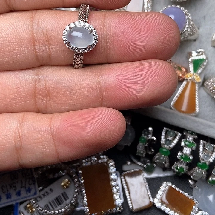 未镶嵌戒指翡翠戒指