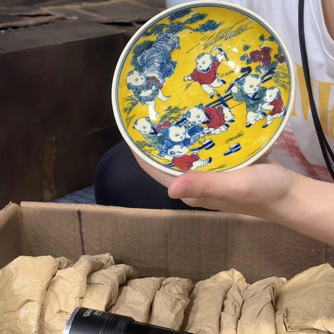 摆件////景德镇陶瓷器。黄