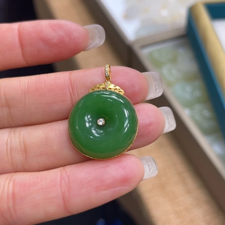 和田玉18K金镶嵌颈饰