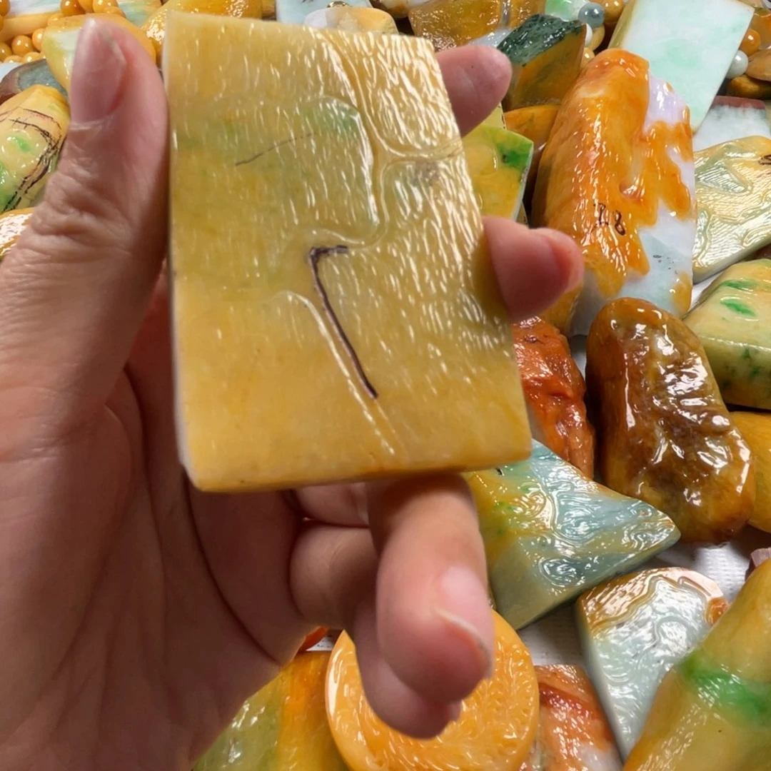 【闪购商品】颈饰未镶嵌翡翠珂****枚翡翠