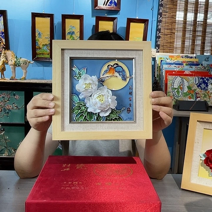 竖款纯手工制作牡丹瓷