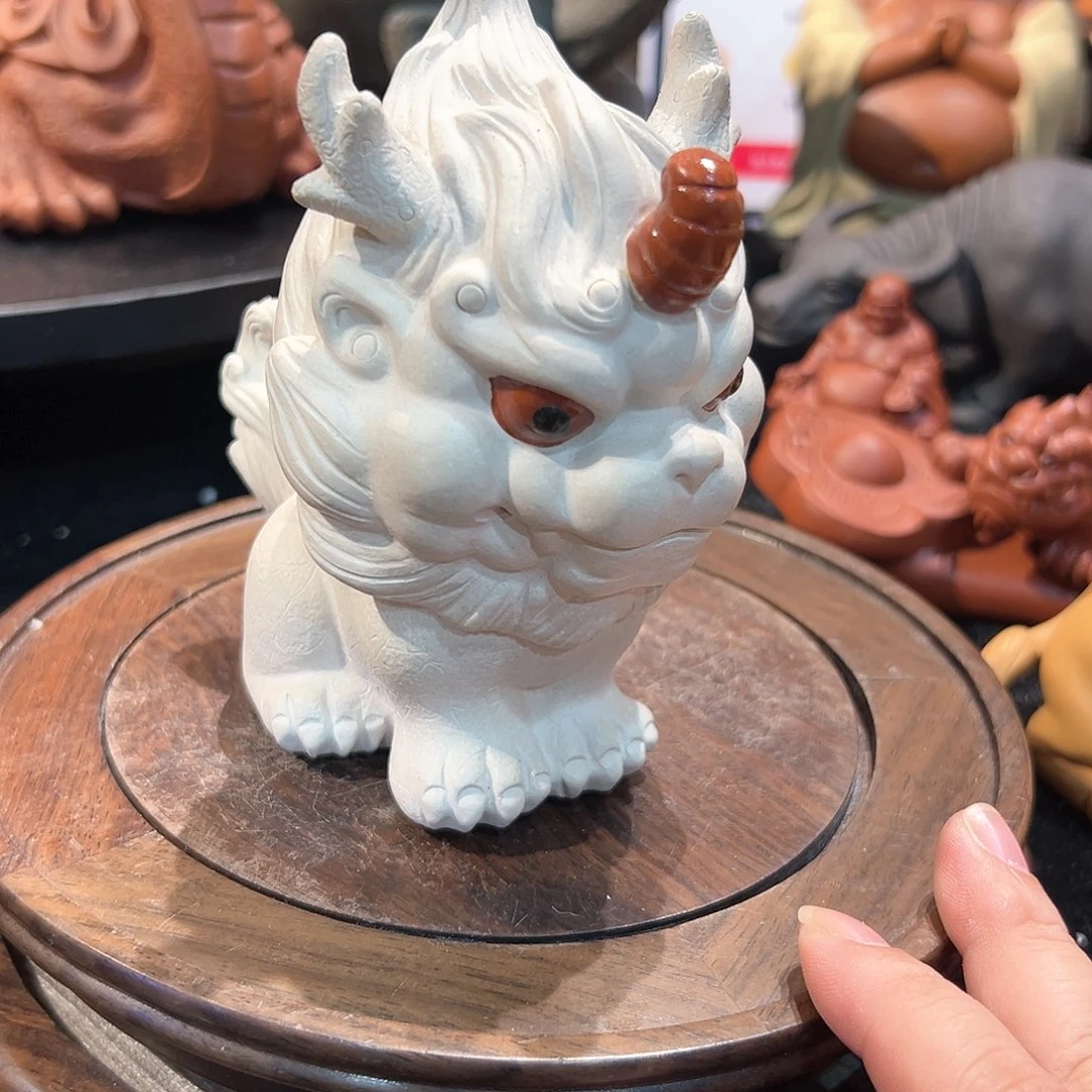 紫砂摆件莫**日白段麒麟