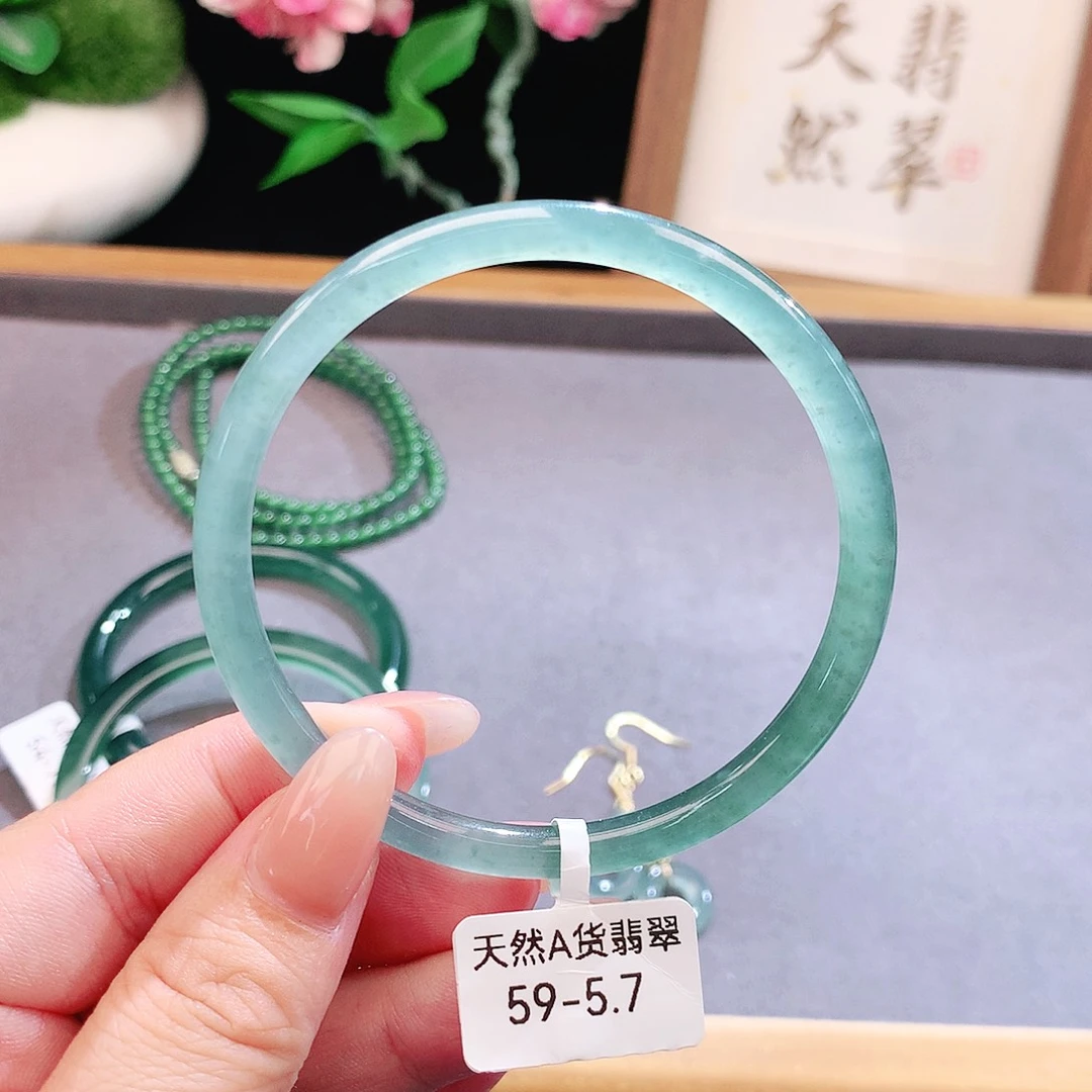 未镶嵌手镯（圆镯）翡翠
