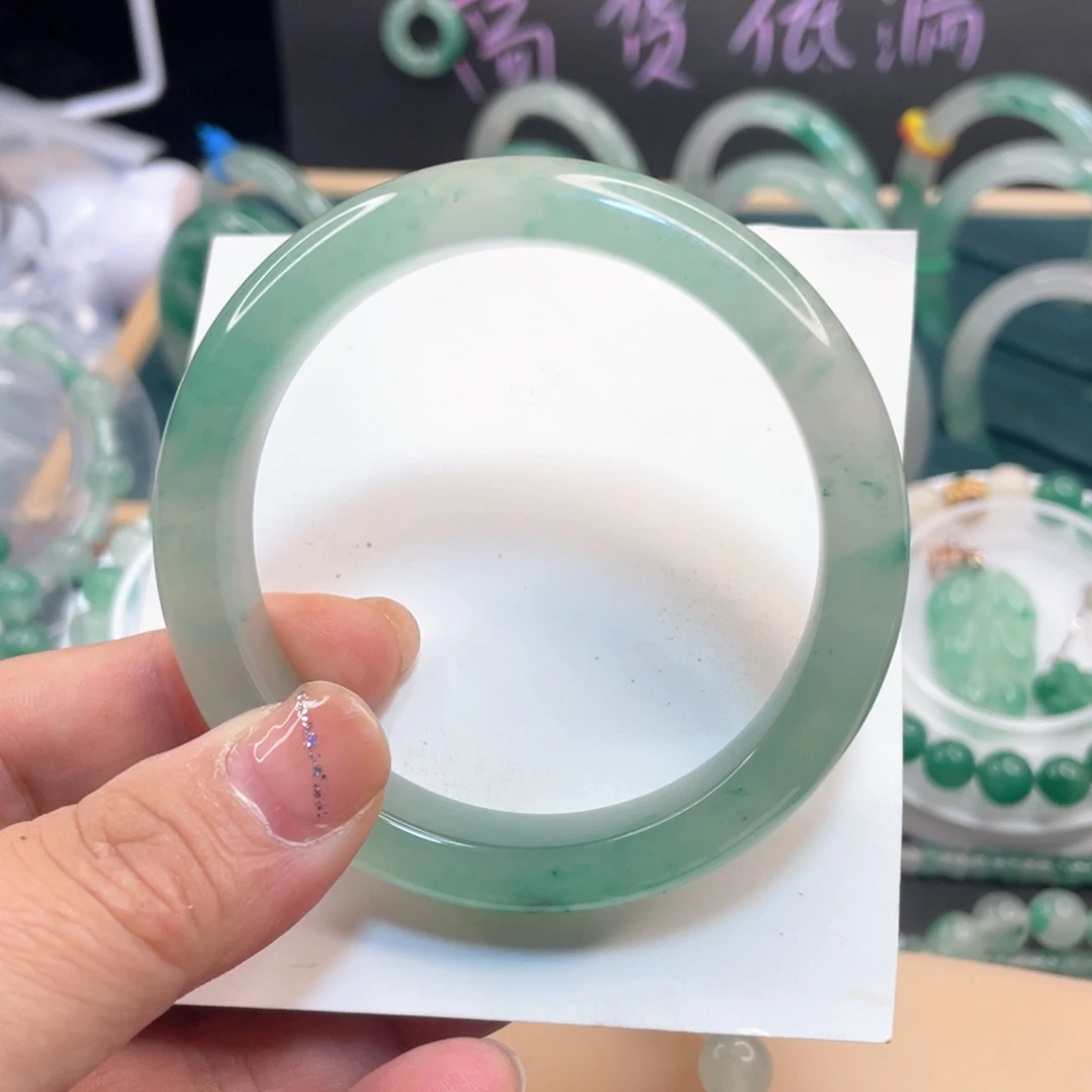 云***️石英质玉未镶嵌手镯