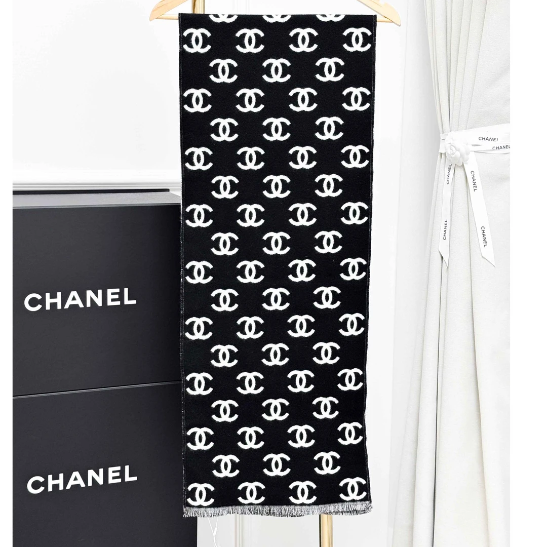 99新 Chanel/香奈儿 爆款黑白双面流苏边双C满印围巾