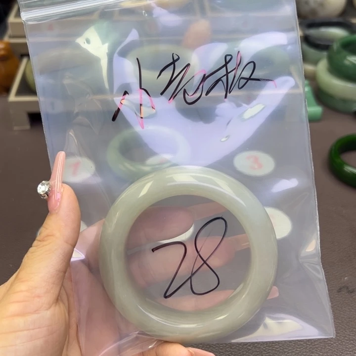 未镶嵌手镯石英岩玉屯****板