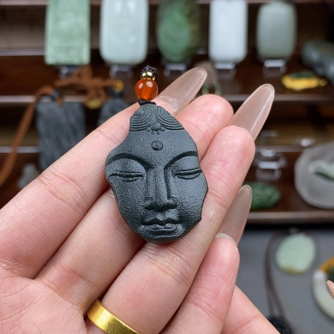 和田玉颈饰未镶嵌静*?