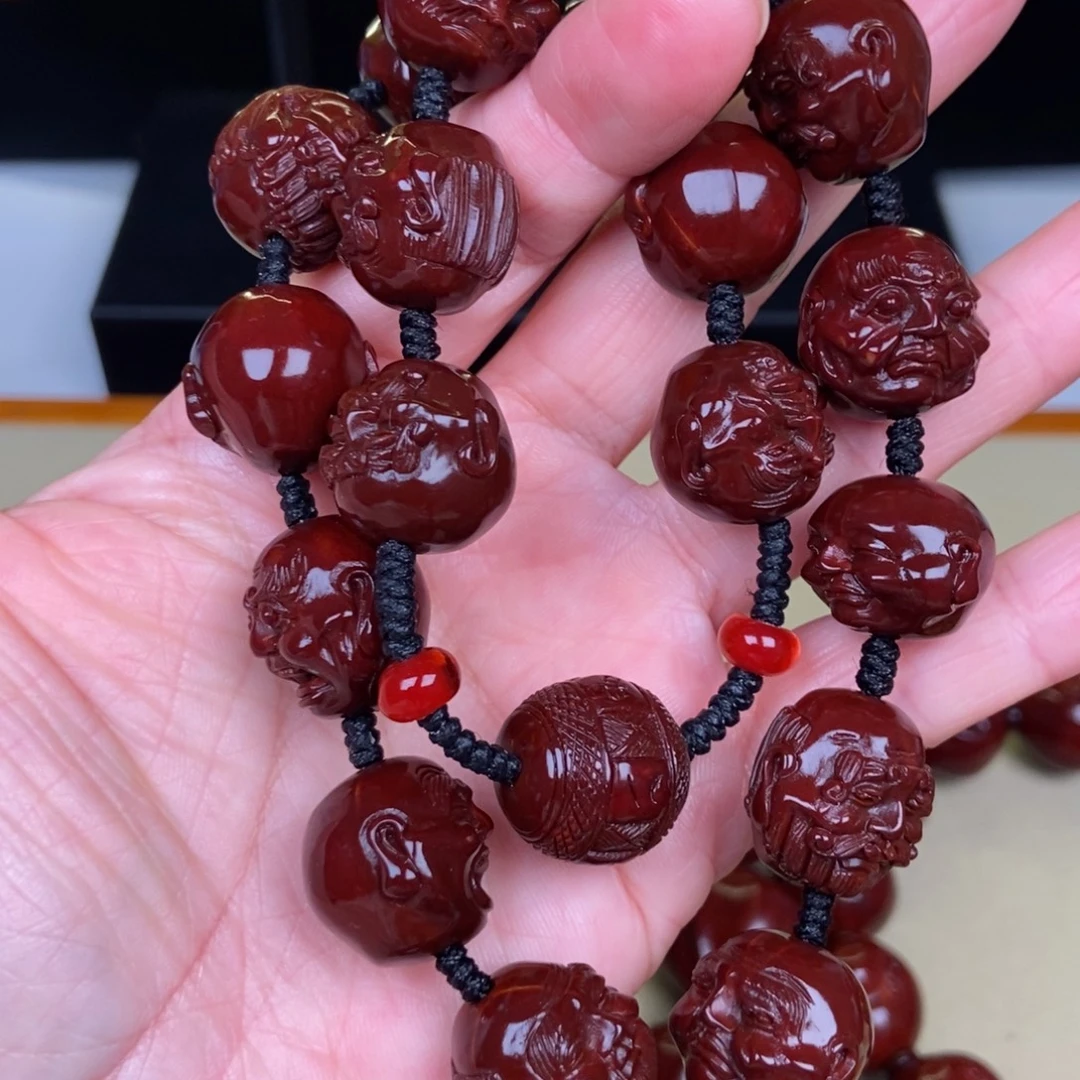 蔚***洋橄榄核吊坠罗汉手持