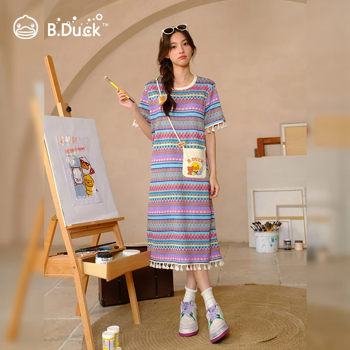 B.Duck小黄鸭2025年夏款休闲假日风连衣裙显瘦条纹流苏针织T恤裙