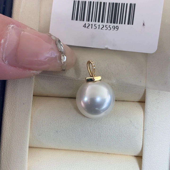 颈饰18K金镶嵌海水珍珠