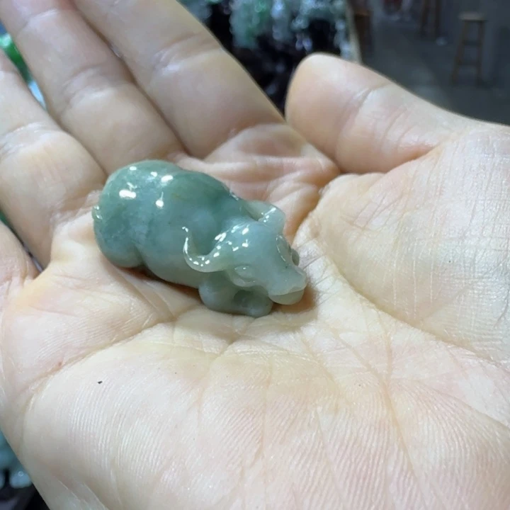 翡翠把件未镶嵌牛气冲天