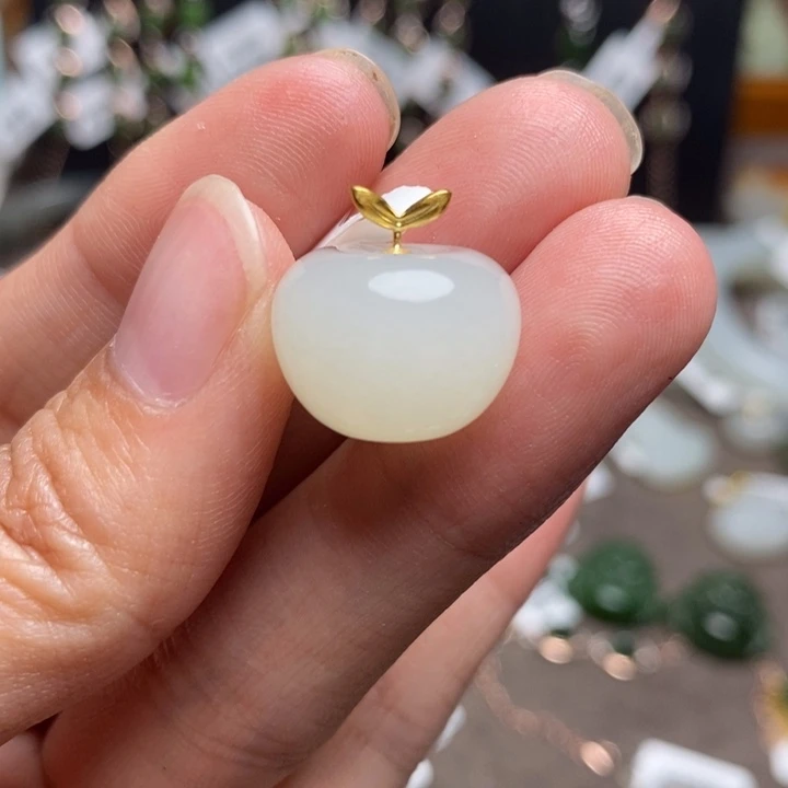 和田玉18K金镶嵌颈饰