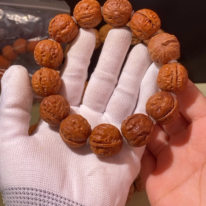 文玩核桃手串……30