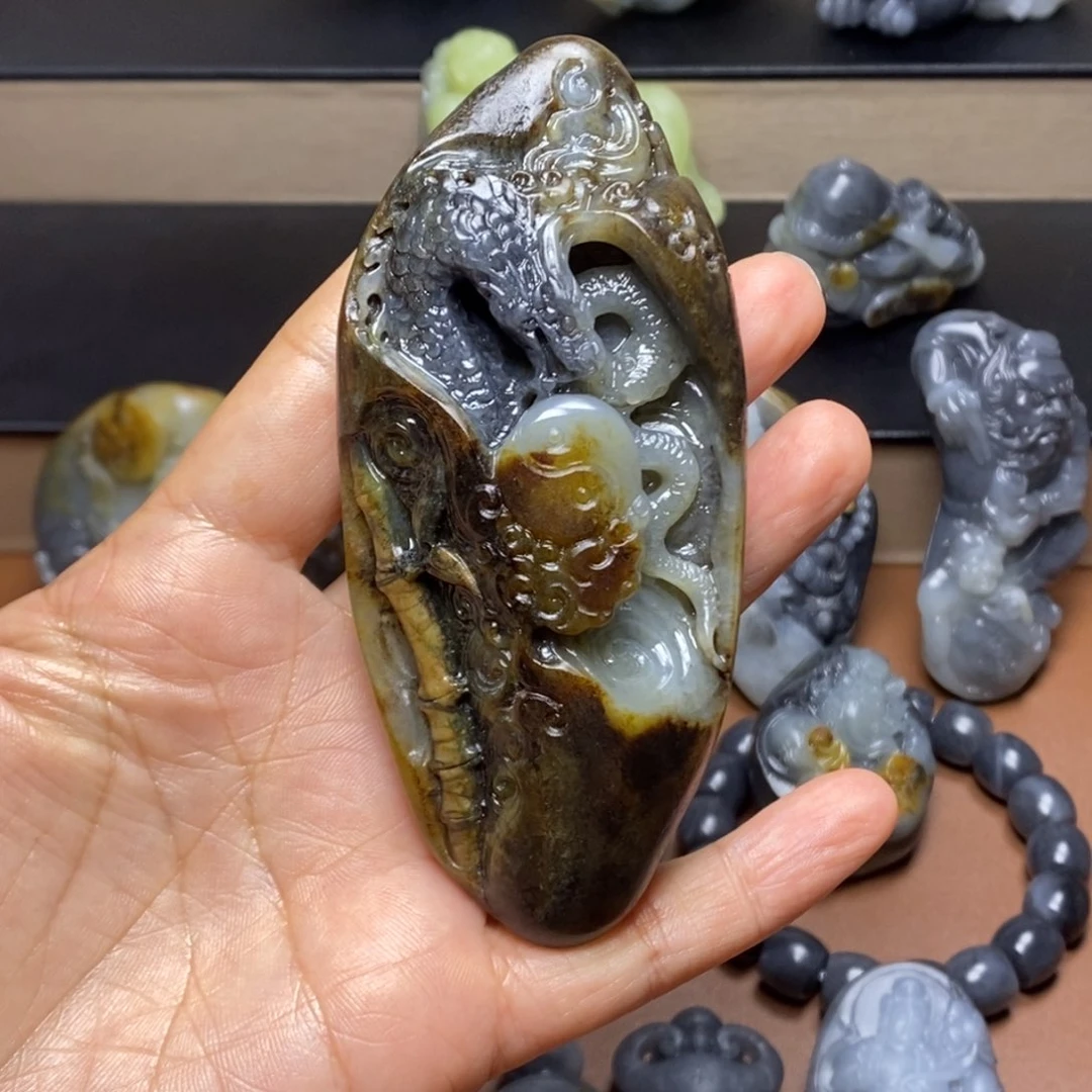 颈饰未镶嵌和田玉姜**画