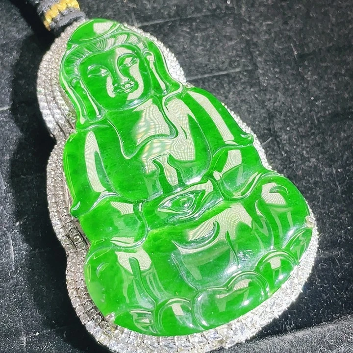辉***哥翡翠未镶嵌颈饰68
