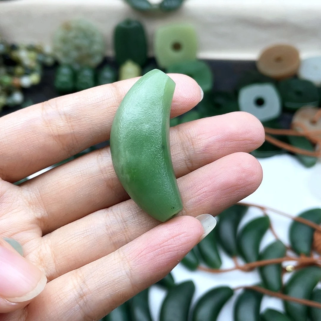 颈饰未镶嵌和田玉蓝*