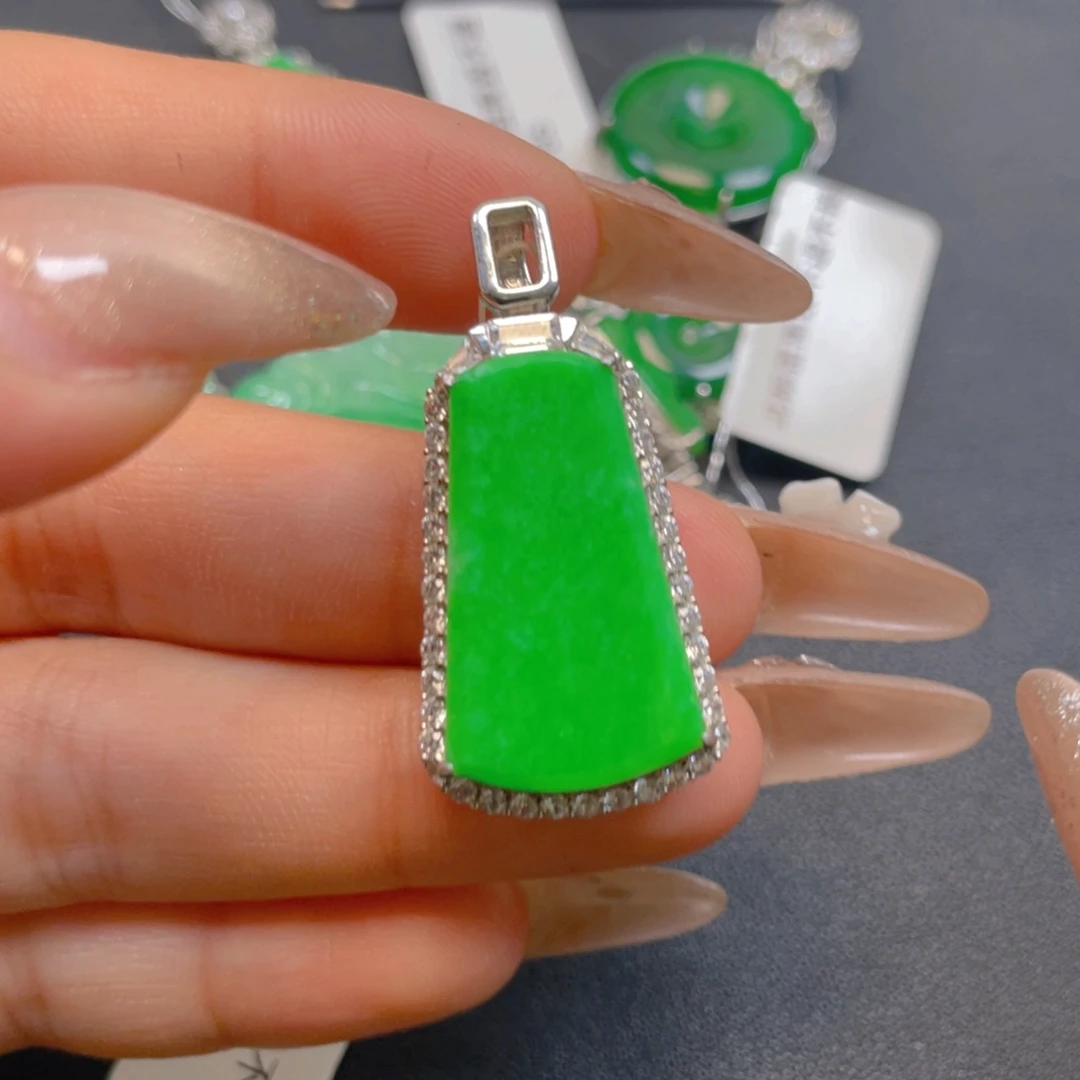 翡翠银S925镶嵌颈饰翡翠
