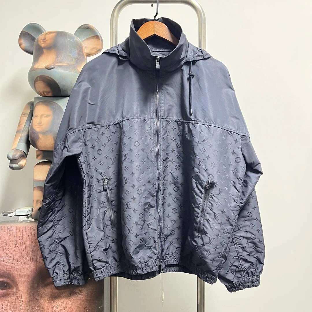 99新 LouisVuitton/路易威登 Lv半满印冲锋衣 尺码：50
