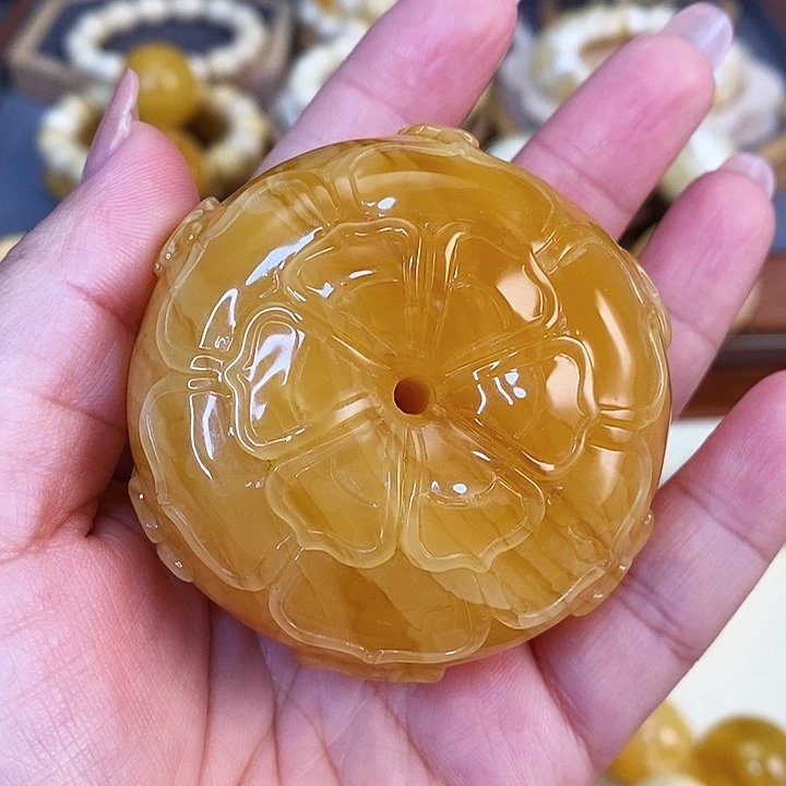 【闪购商品】蜜蜡裸石未镶嵌82.88克