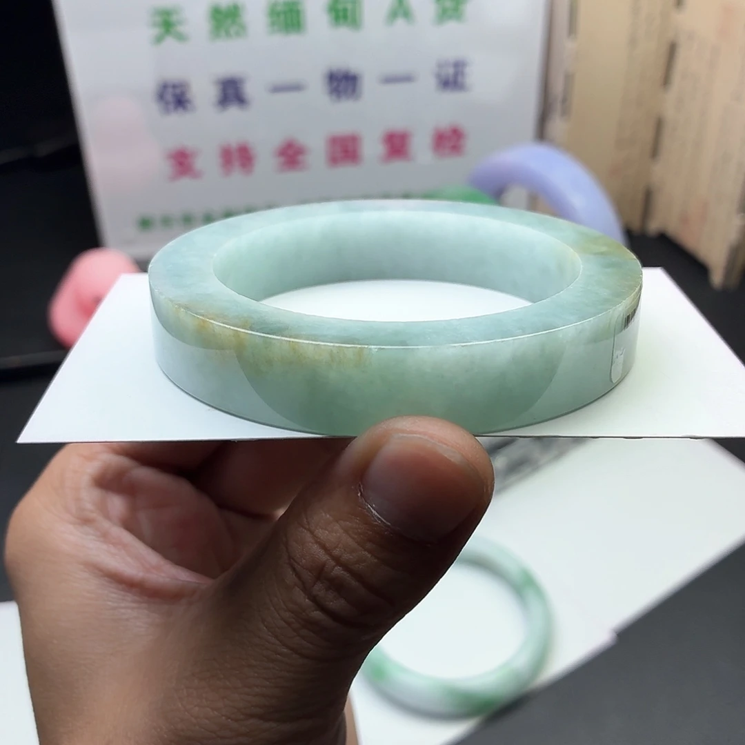 定制翡翠未镶嵌翡翠手镯