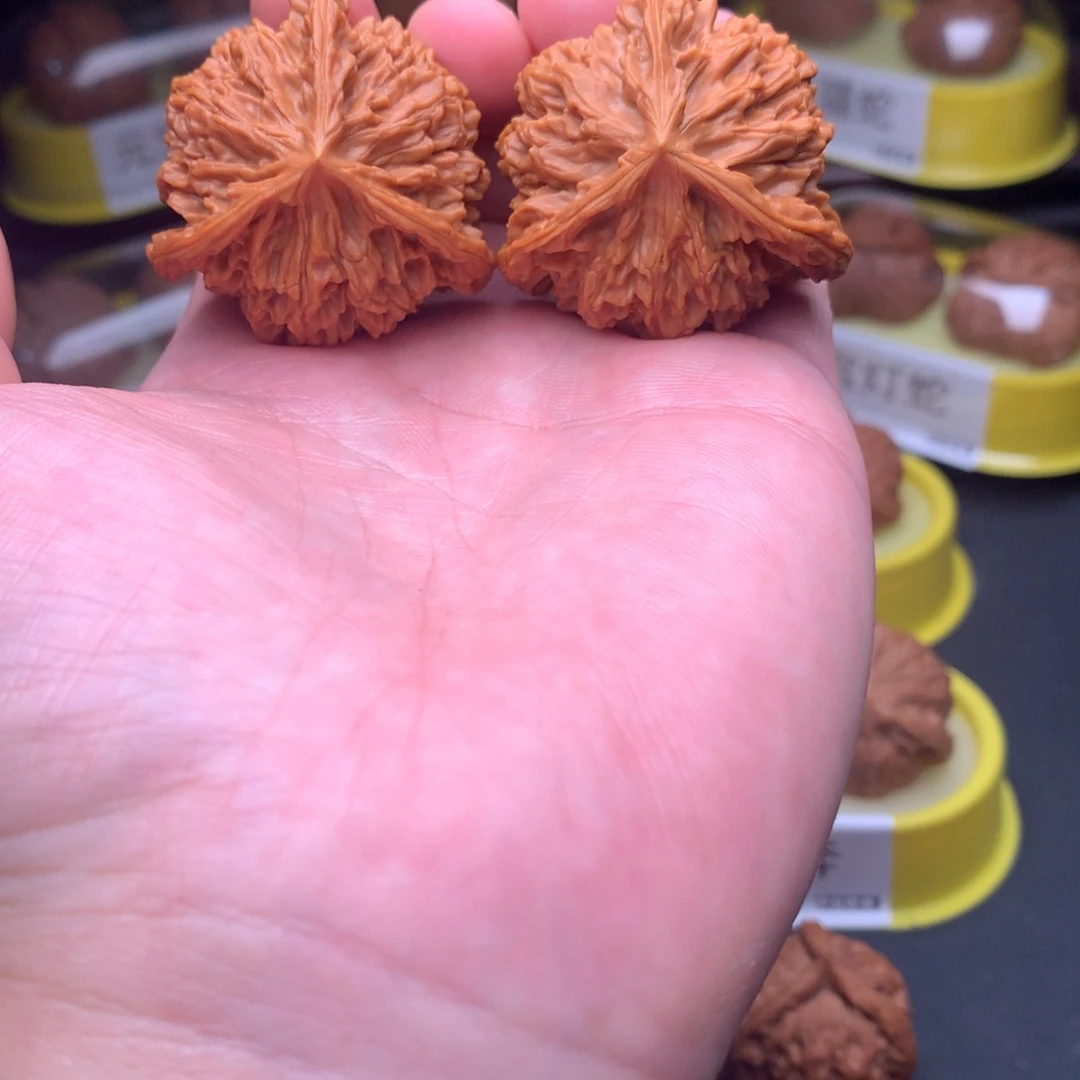 文玩核桃吊坠蟠龙纹奔