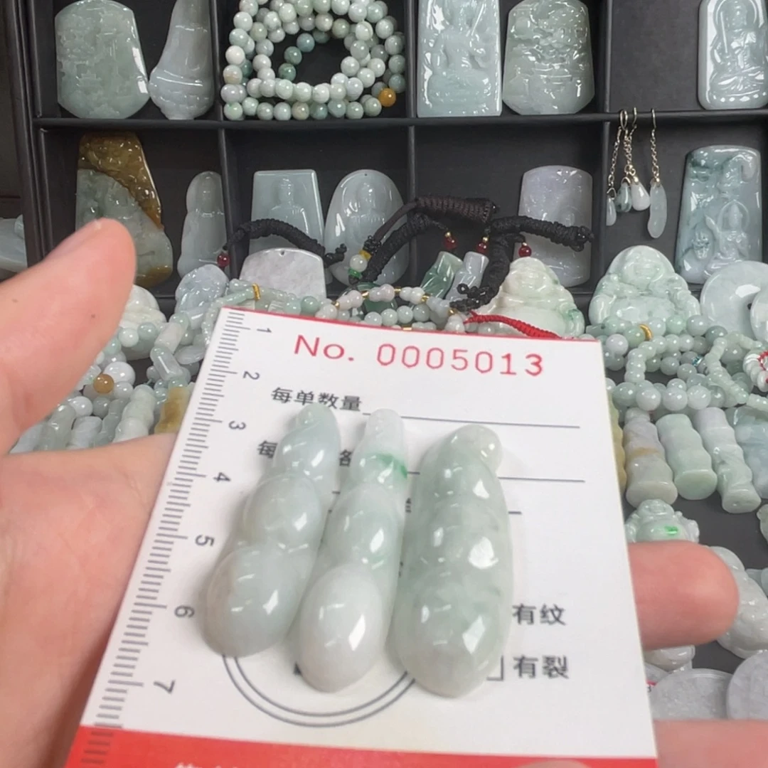 吊坠(不含链)未镶嵌翡翠瑕疵