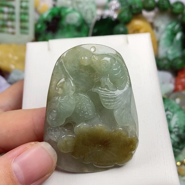 翡翠未镶嵌吊坠(赠链)