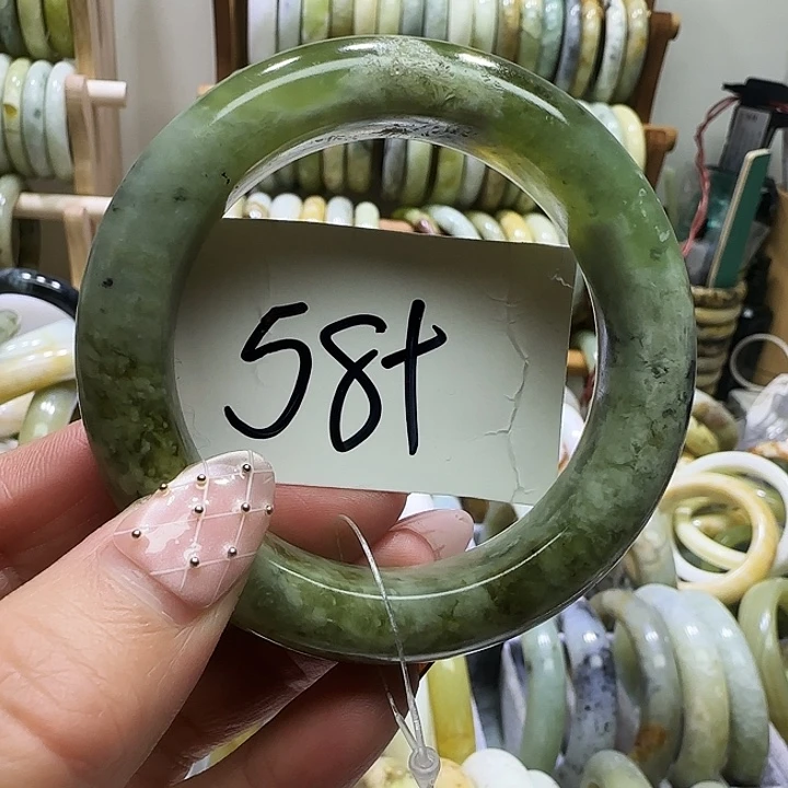 透闪石-蛇纹石玉未镶嵌手镯