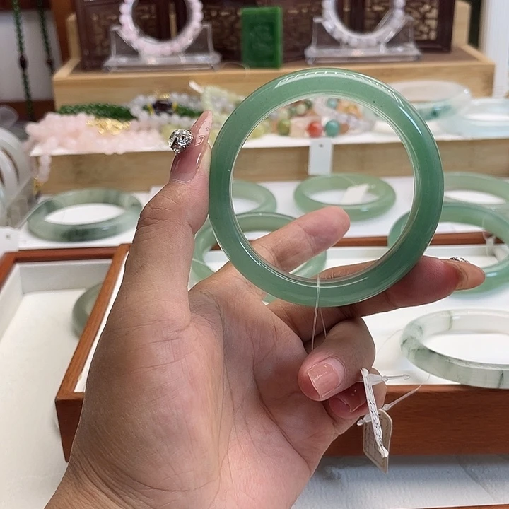 未镶嵌手镯石英质玉