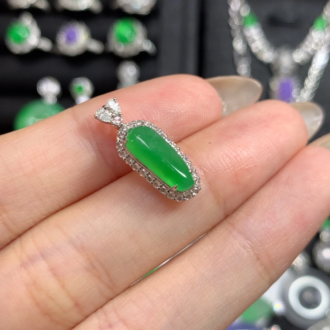 西***椒翡翠18K金镶嵌吊坠(赠链)冰绿福瓜