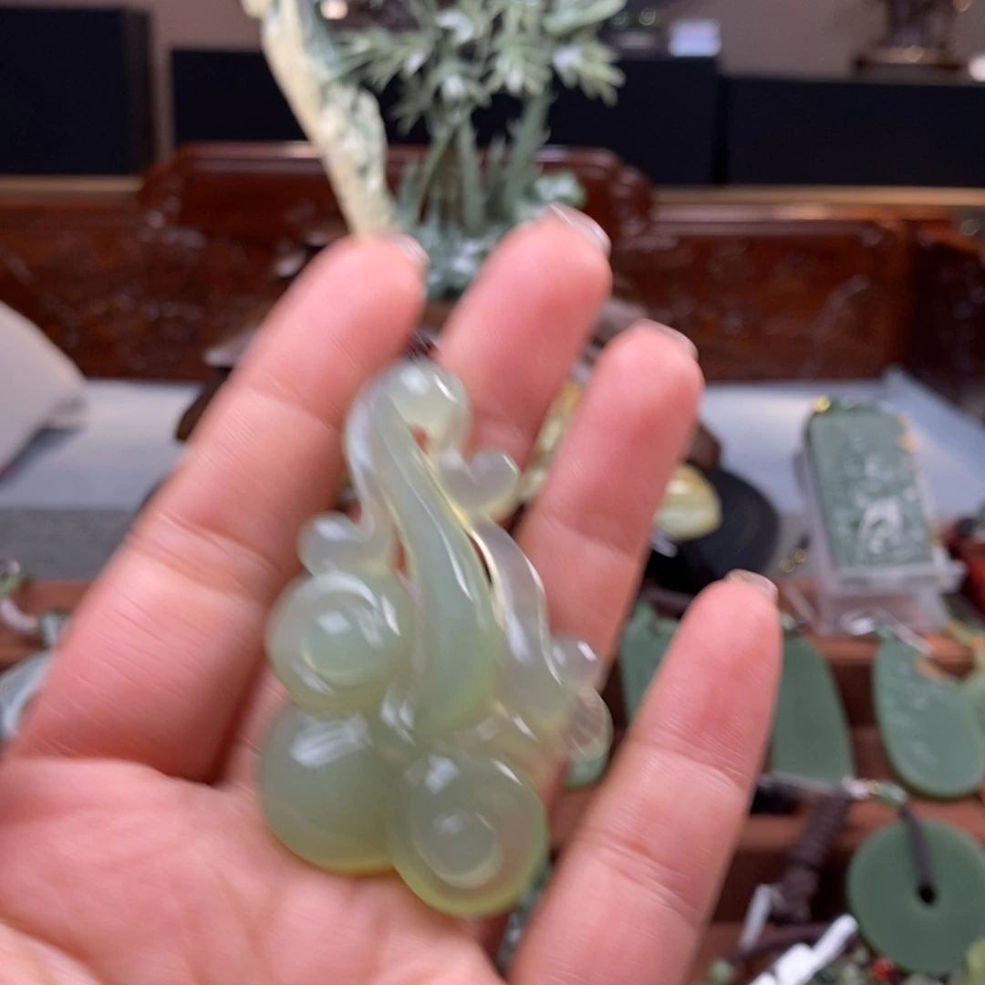通***司蛇纹石玉未镶嵌挂件