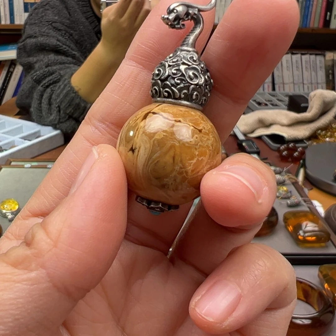 琥珀颈饰未镶嵌龙葫芦