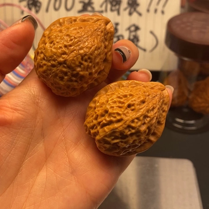 文玩核桃吊坠寿桃