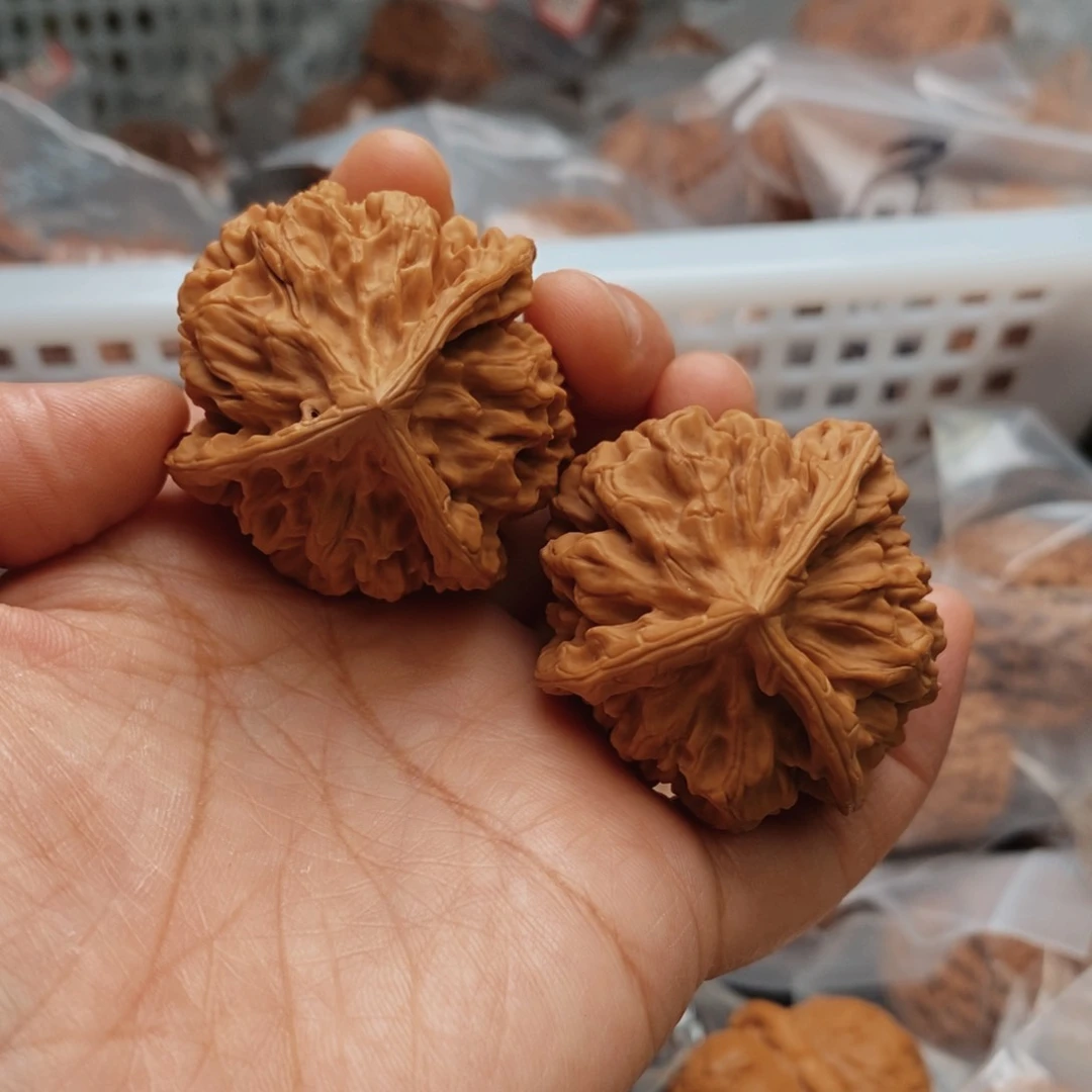 文玩核桃把件龙鳞三棱