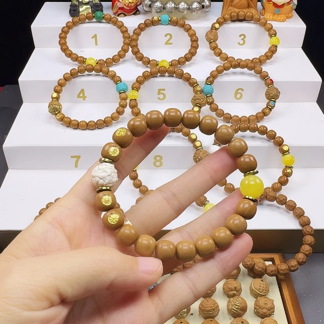 金***豆吊坠猴头核桃猴头手串