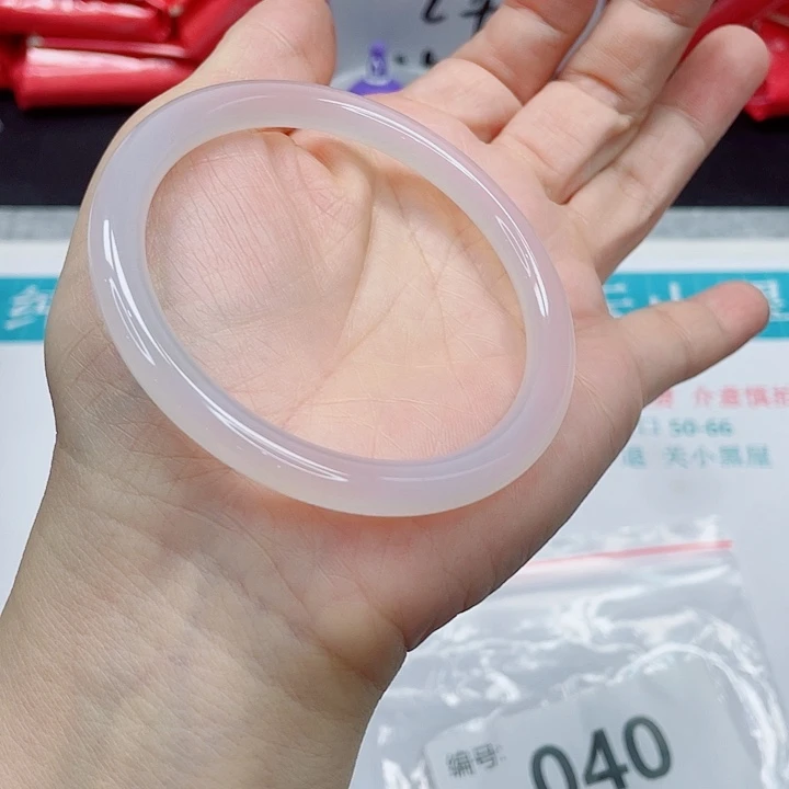 未镶嵌手镯石英质玉