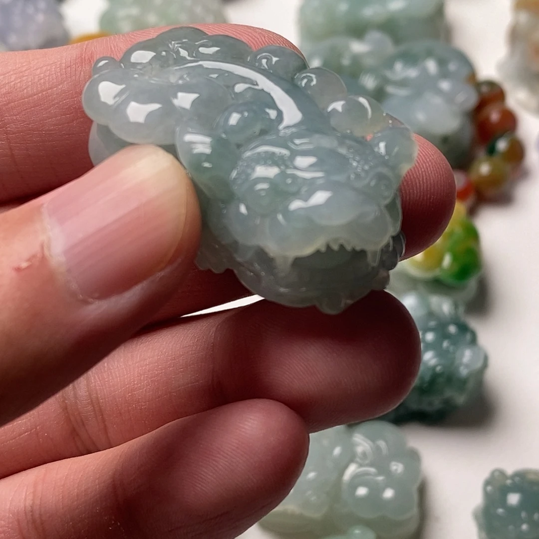 翡翠未镶嵌颈饰貔貅