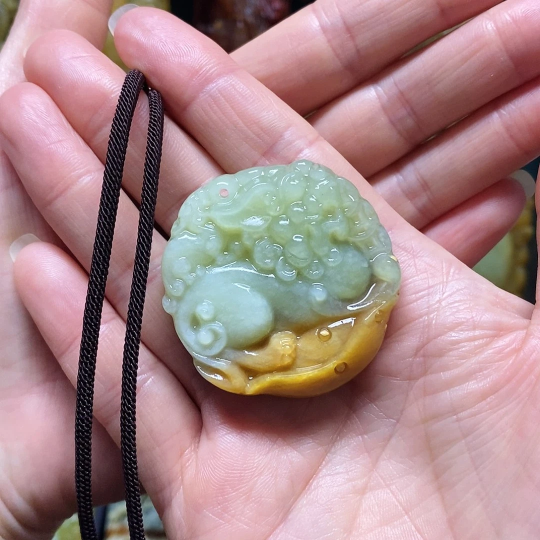 岫玉未镶嵌吊坠(赠链)