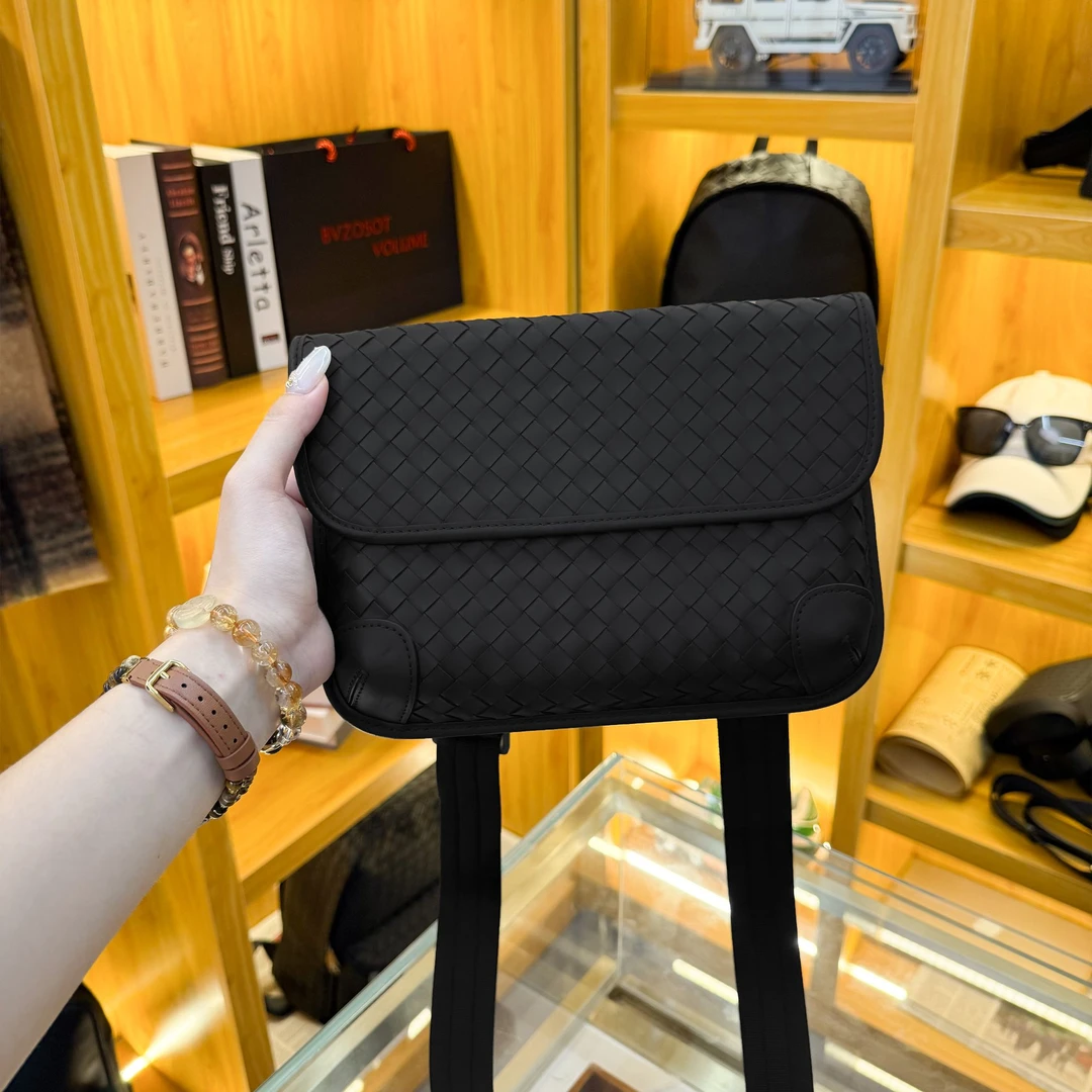 BVZOSOT VOLUME 头层胎牛皮纯手工编织邮差翻盖包